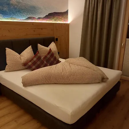 Lejlighed & Taxach *